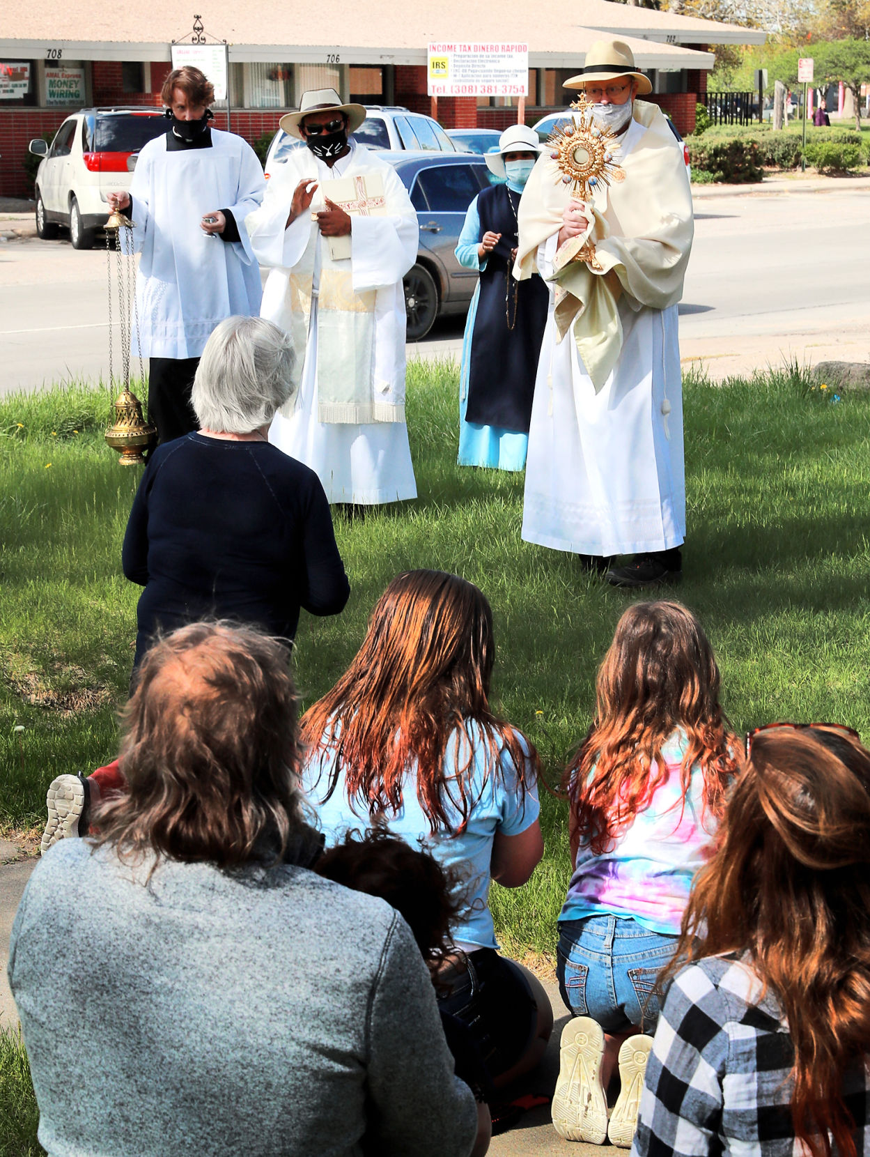 050720_EucharisticProcession006_bjs.JPG